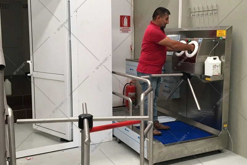 Hygiene Station with Turnstile – Sink-Integrated Hand and Foot Disinfection System - Görsel 7