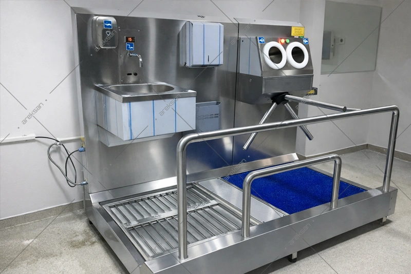 Hygiene Station with Turnstile – Sink-Integrated Hand and Foot Disinfection System - Görsel 3